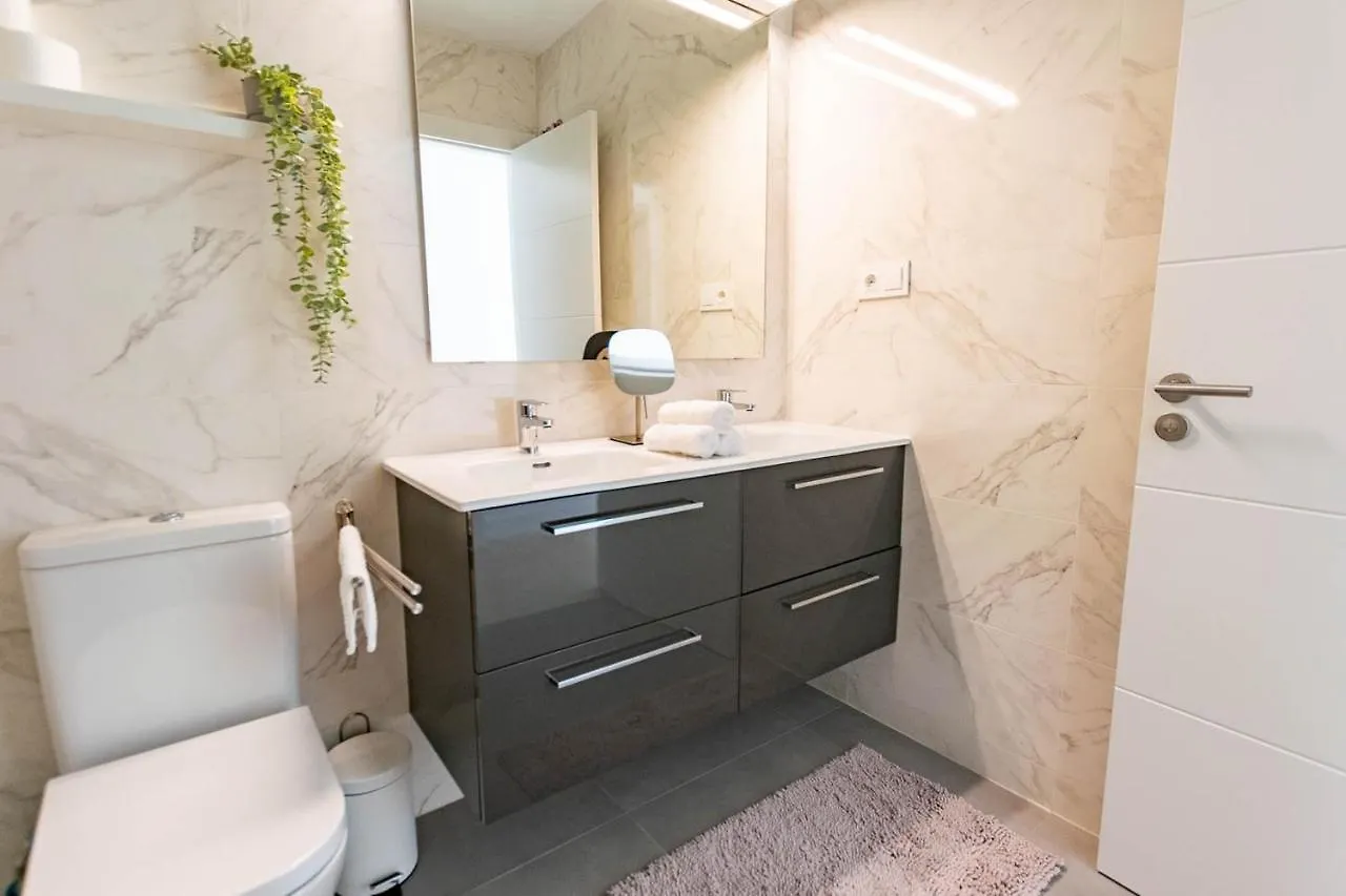 Casa Roman New Apartment At Baviera Golf 马拉加